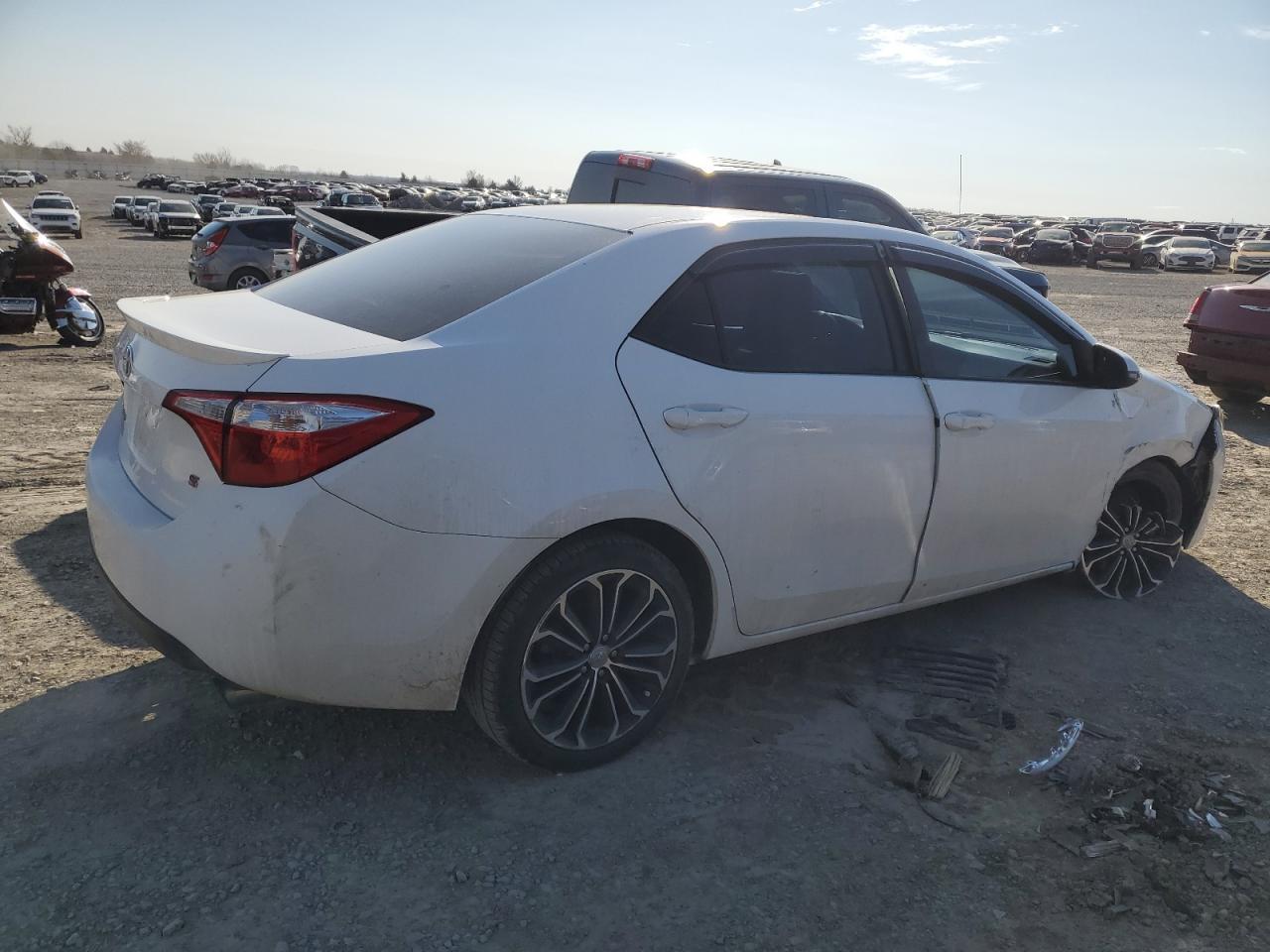 2015 TOYOTA COROLLA L - Фото 3