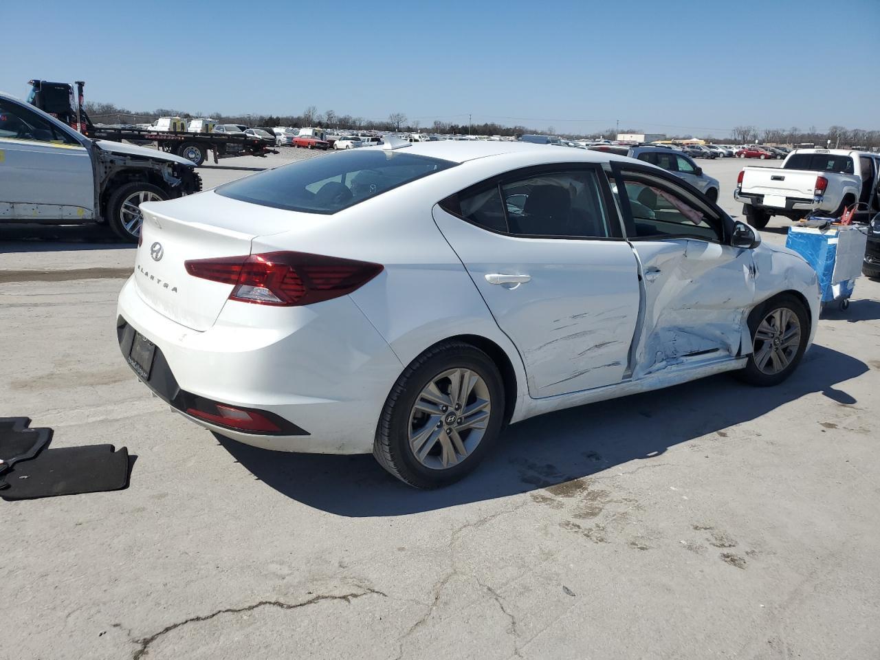 2019 HYUNDAI ELANTRA SE - Фото 3