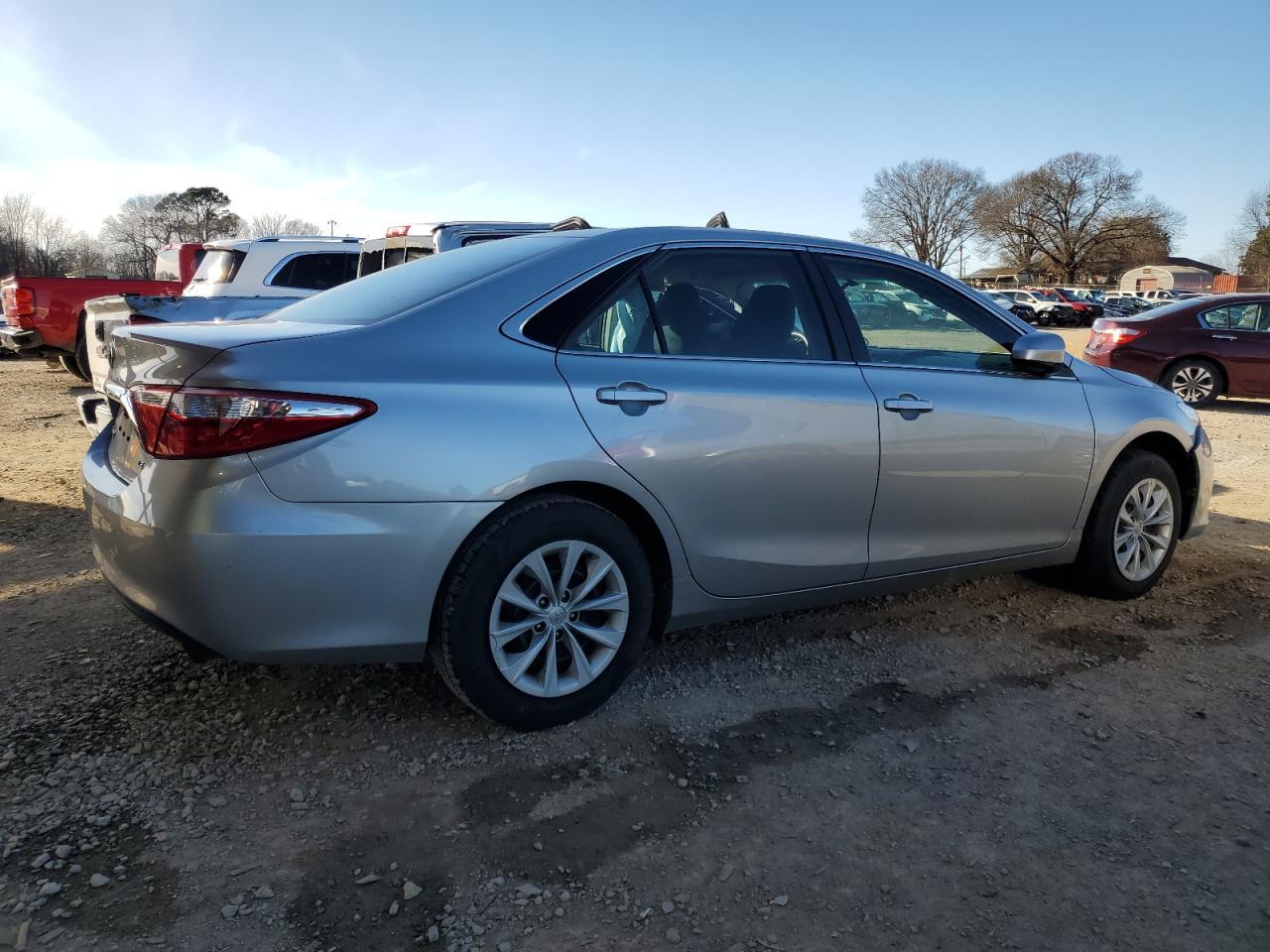 2017 TOYOTA CAMRY LE - Фото 3