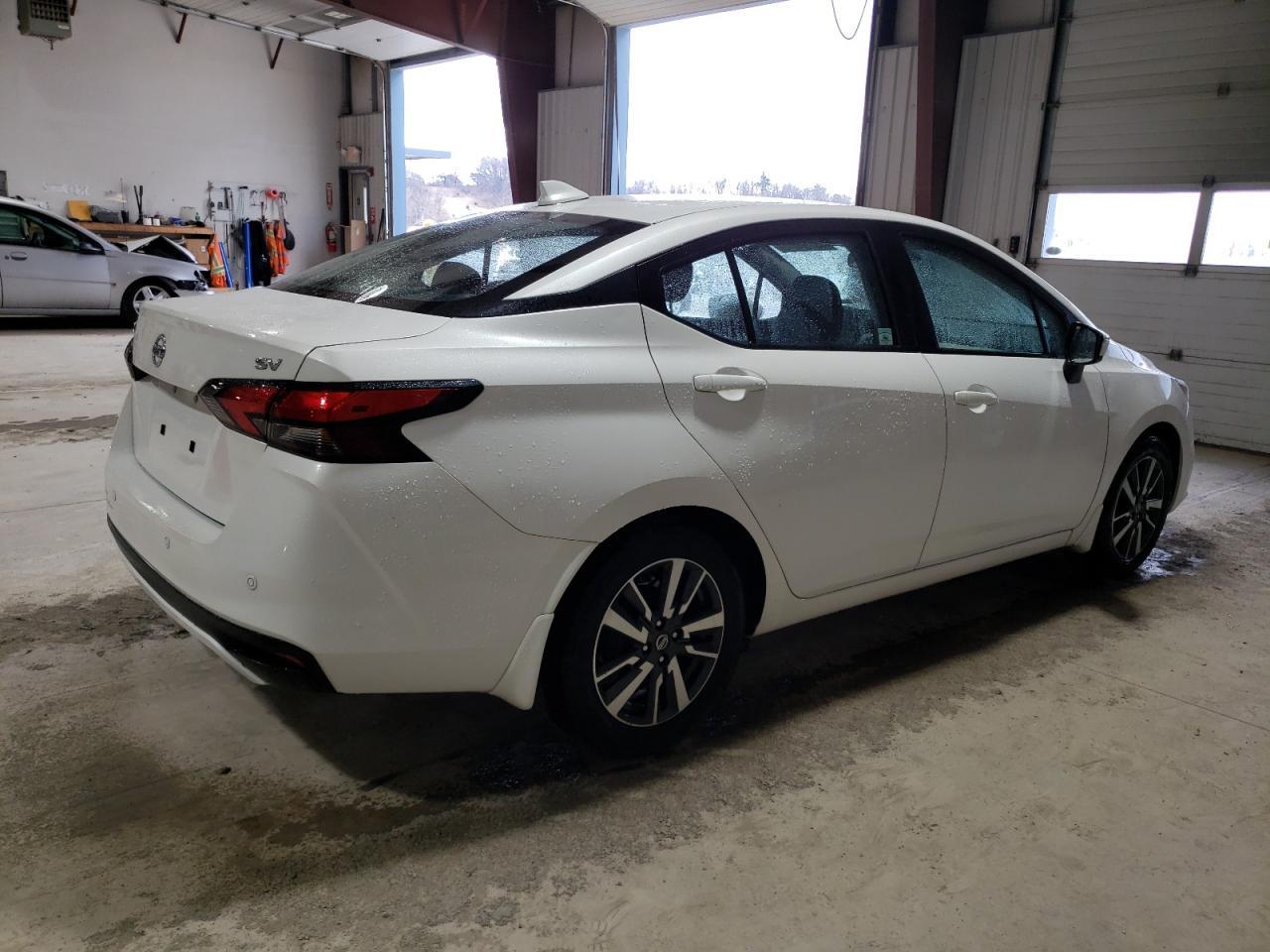 2021 NISSAN VERSA SV - Фото 3
