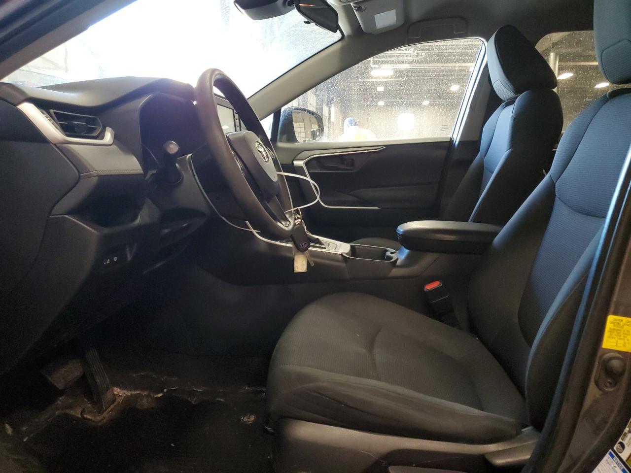 2021 TOYOTA RAV4 LE - Фото 7