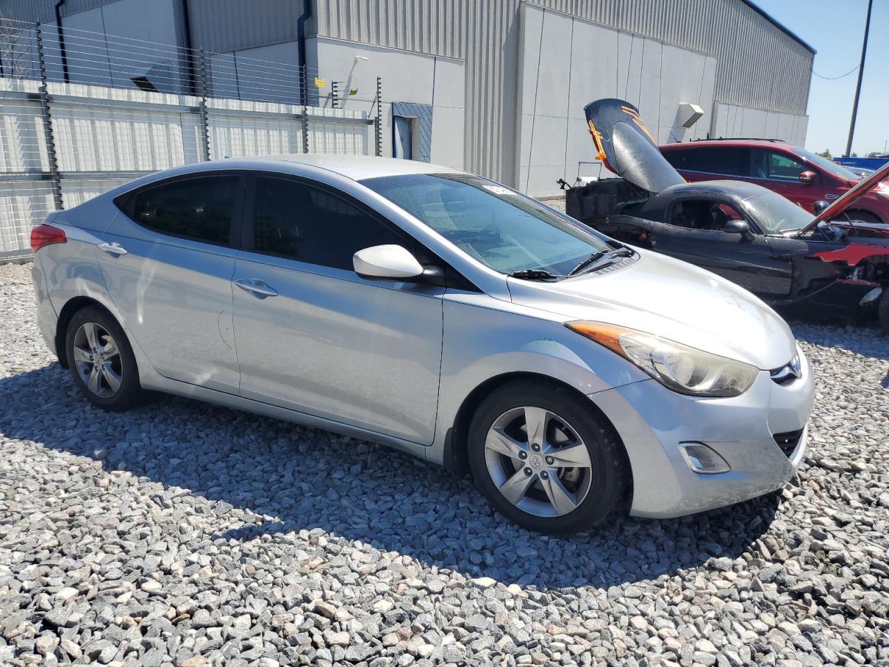 2013 HYUNDAI ELANTRA GL - Image 4