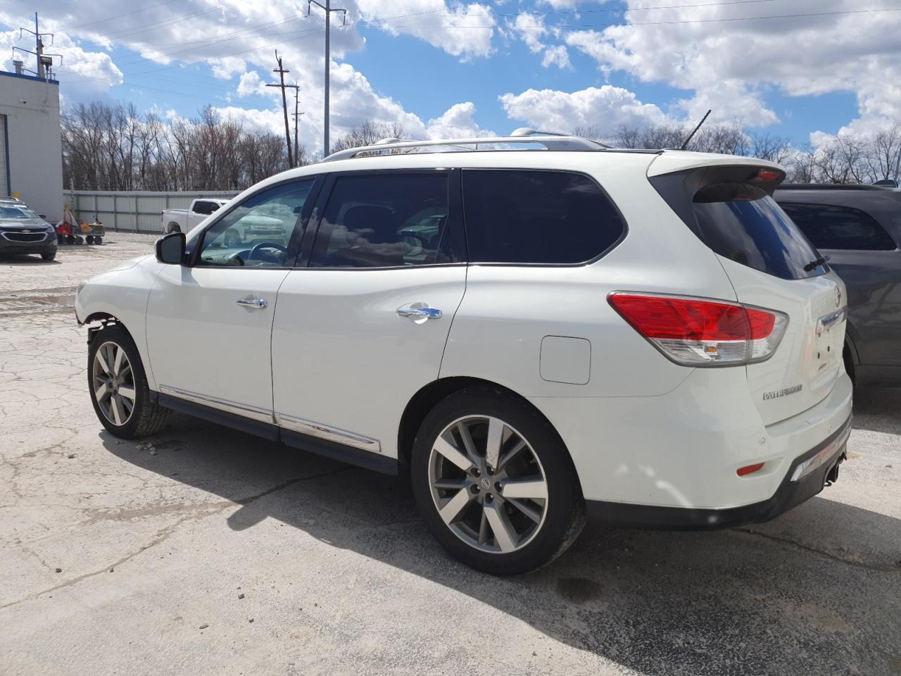 2013 NISSAN PATHFINDER - Фото 2
