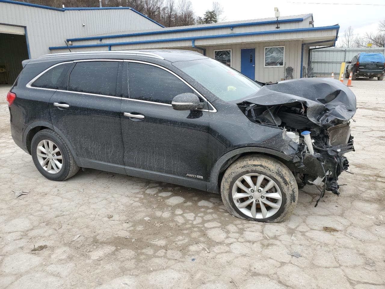 2017 KIA SORENTO LX - Image 4