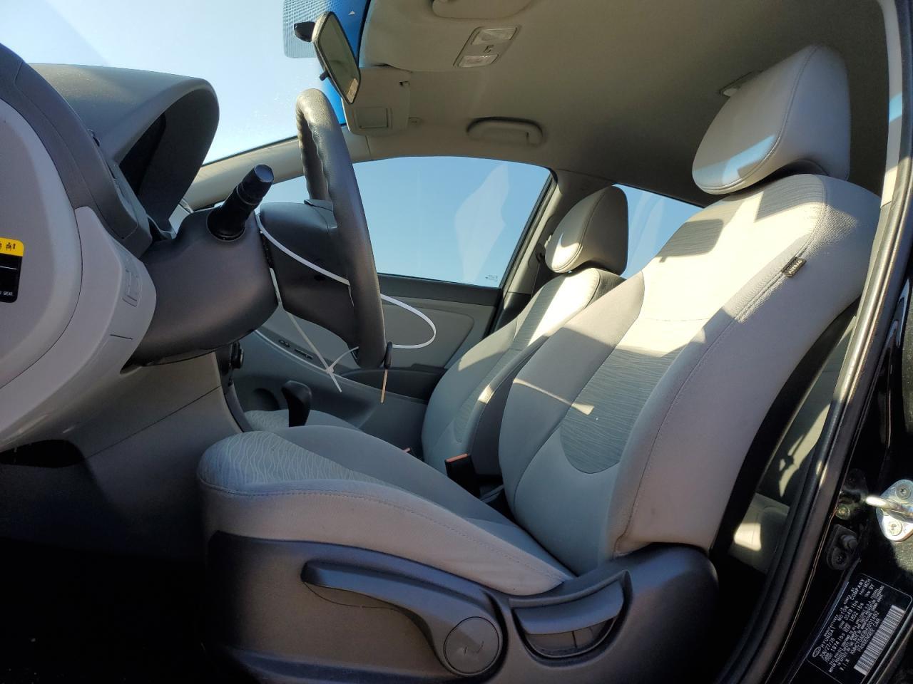 2017 HYUNDAI ACCENT SE - Image 7