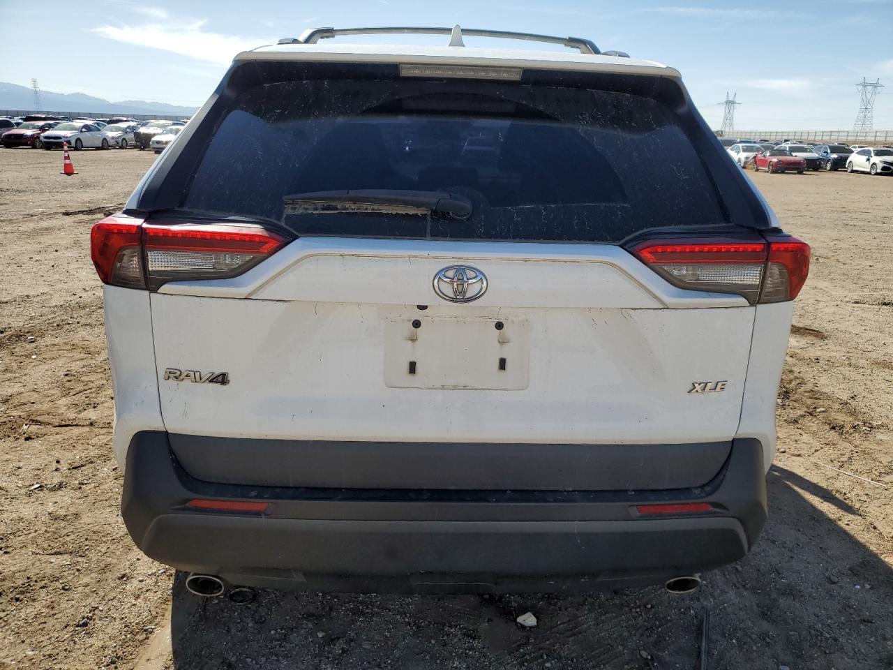 2020 TOYOTA RAV4 XLE P - Фото 6