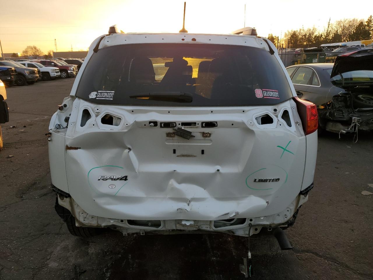 2014 TOYOTA RAV4 LIMIT - Фото 6