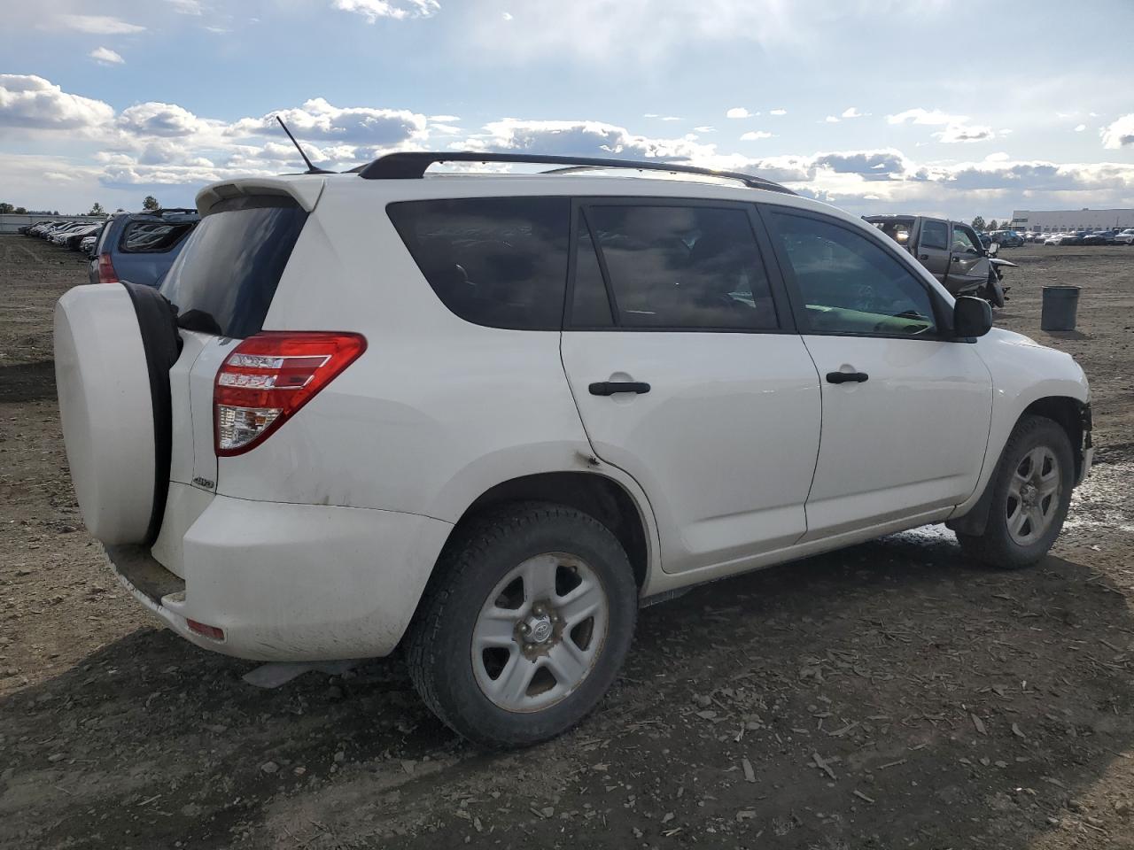 2011 TOYOTA RAV4 - Фото 3