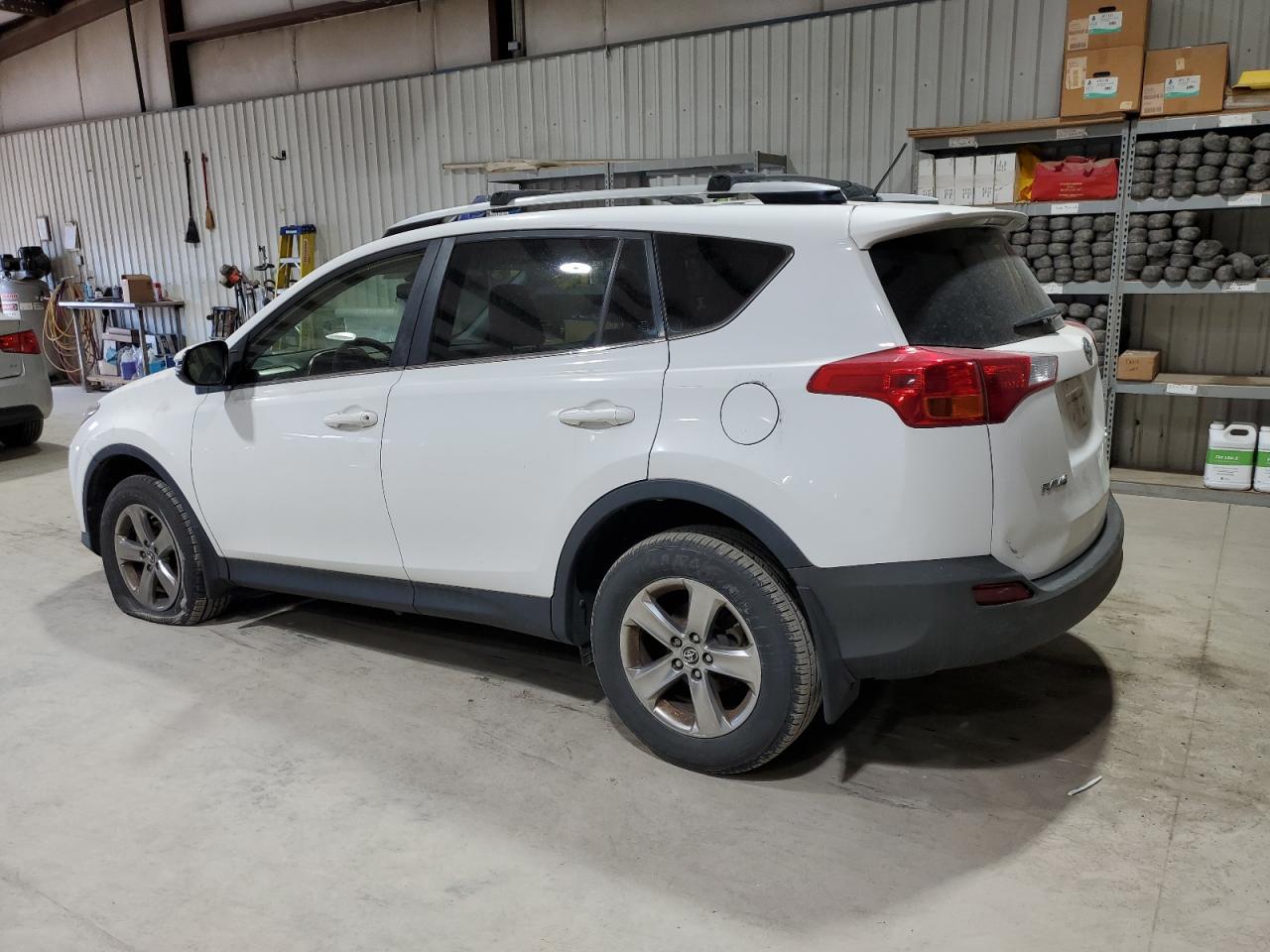 2015 TOYOTA RAV4 XLE - Фото 2