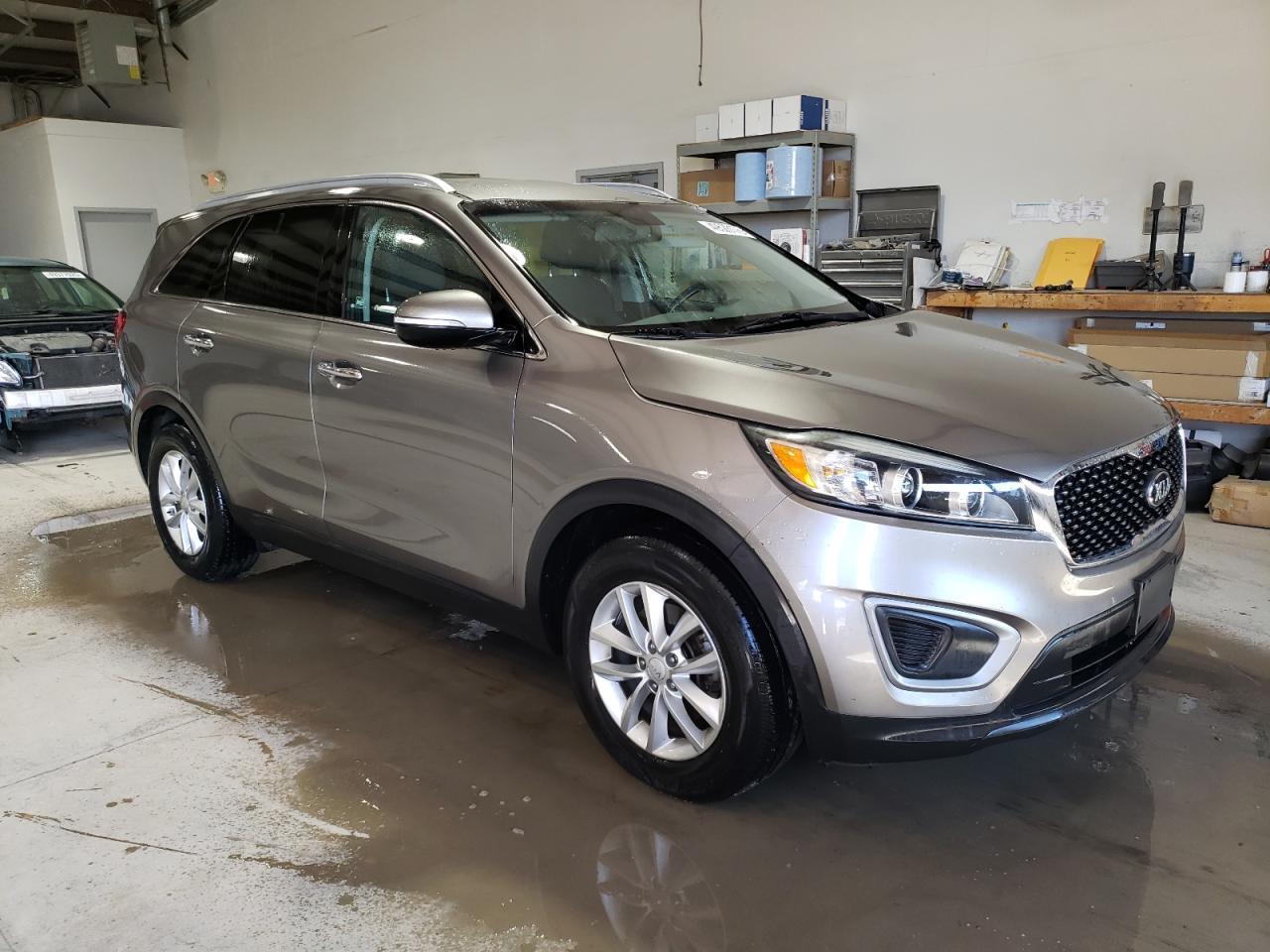2017 KIA SORENTO LX - Image 4