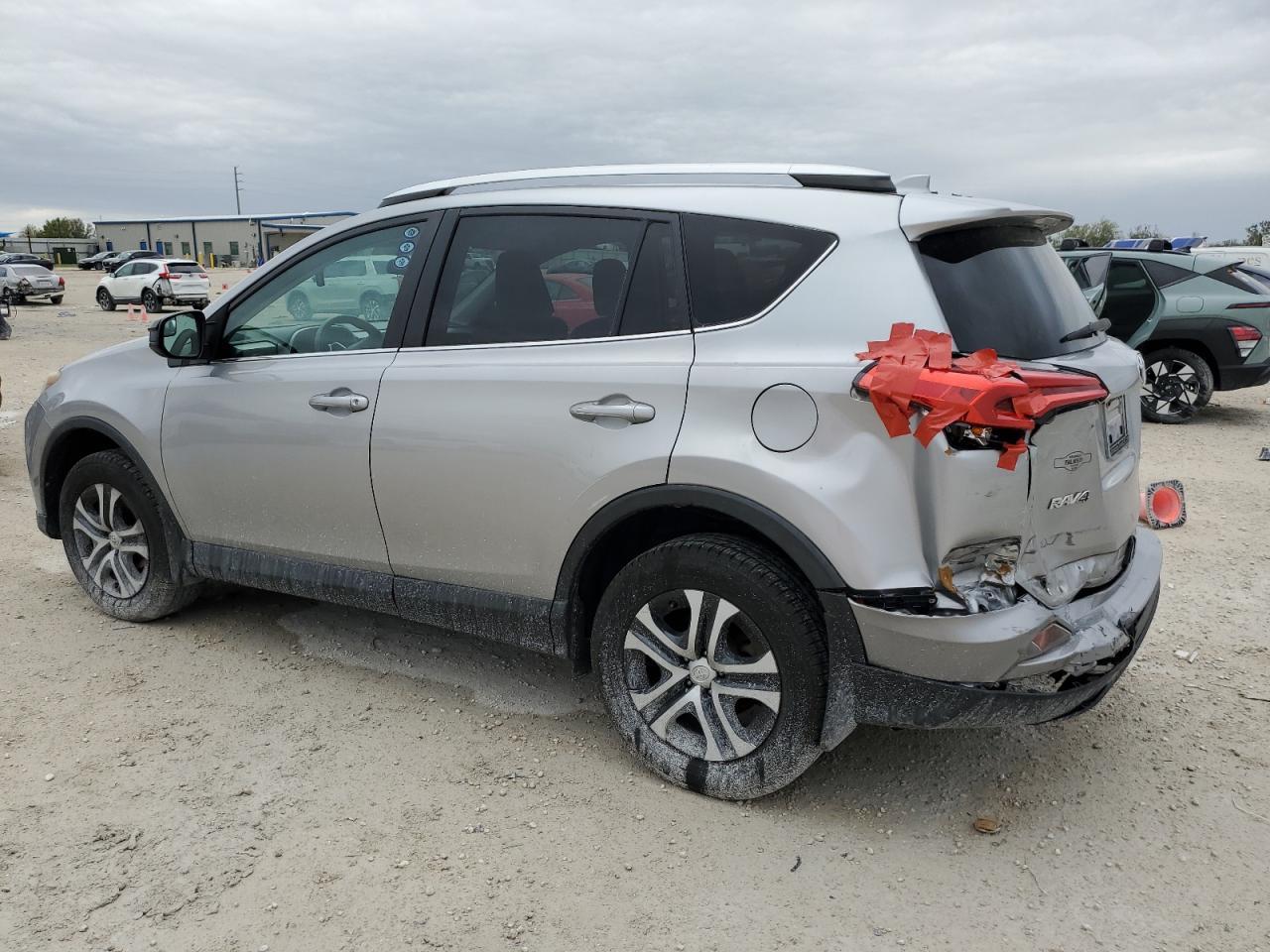 2016 TOYOTA RAV4 LE - Фото 2