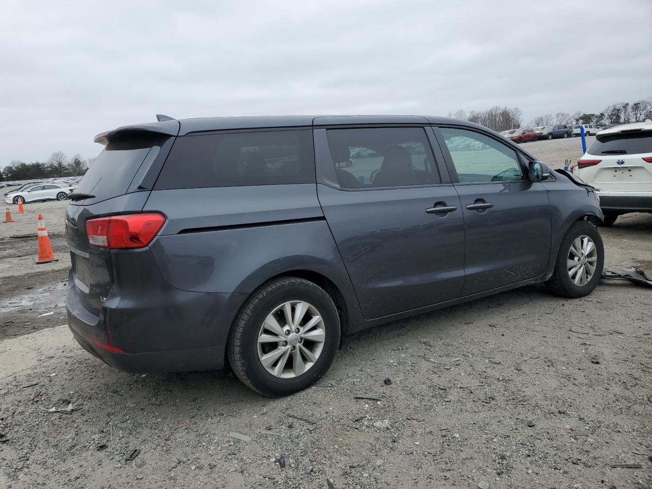 2017 KIA SEDONA LX - Image 3