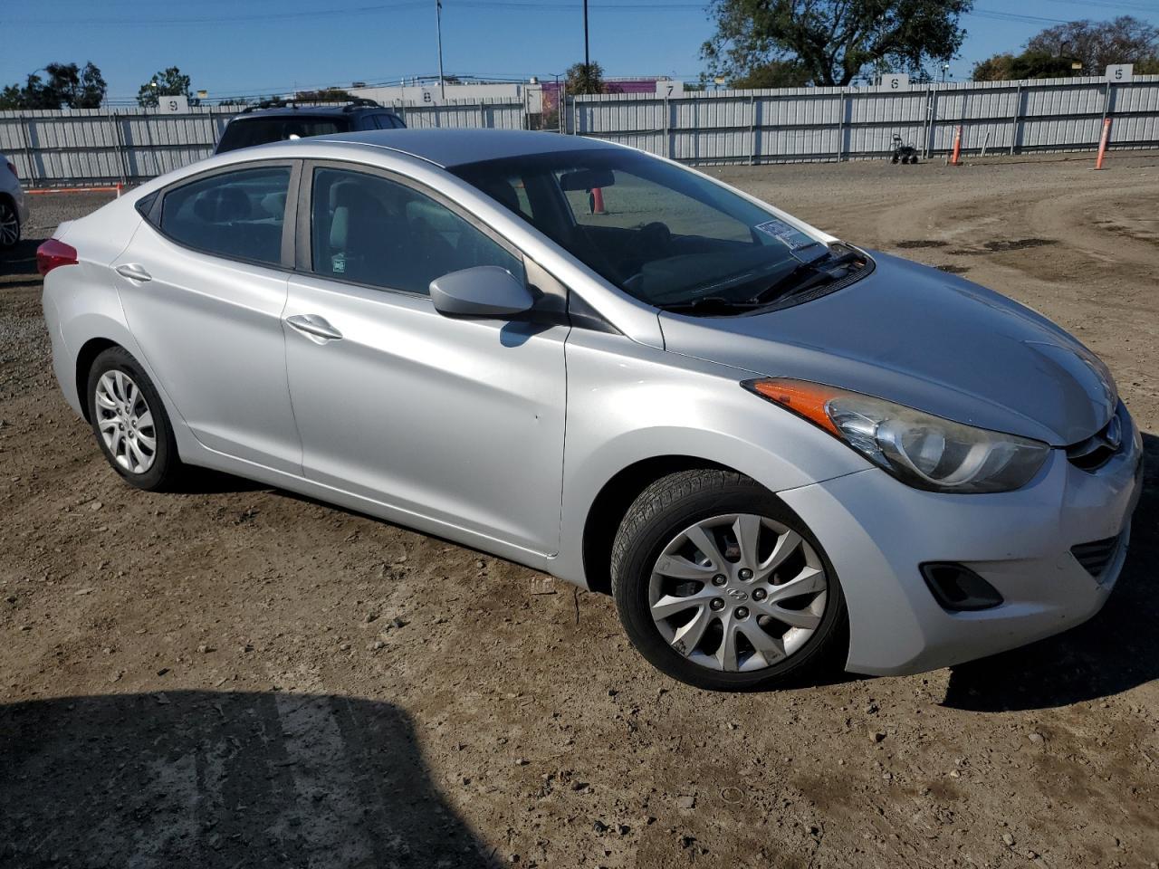 2013 HYUNDAI ELANTRA GL - Image 4