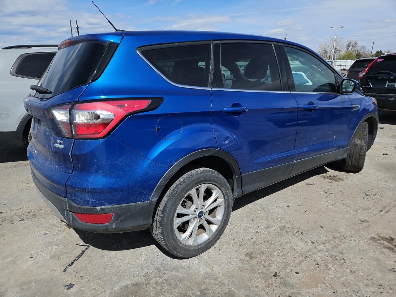 2017 FORD ESCAPE SE - Image 3