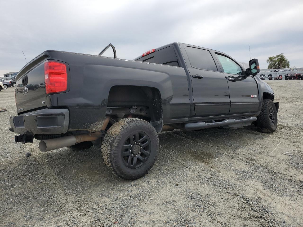 2017 CHEVROLET SILVERADO - Фото 3