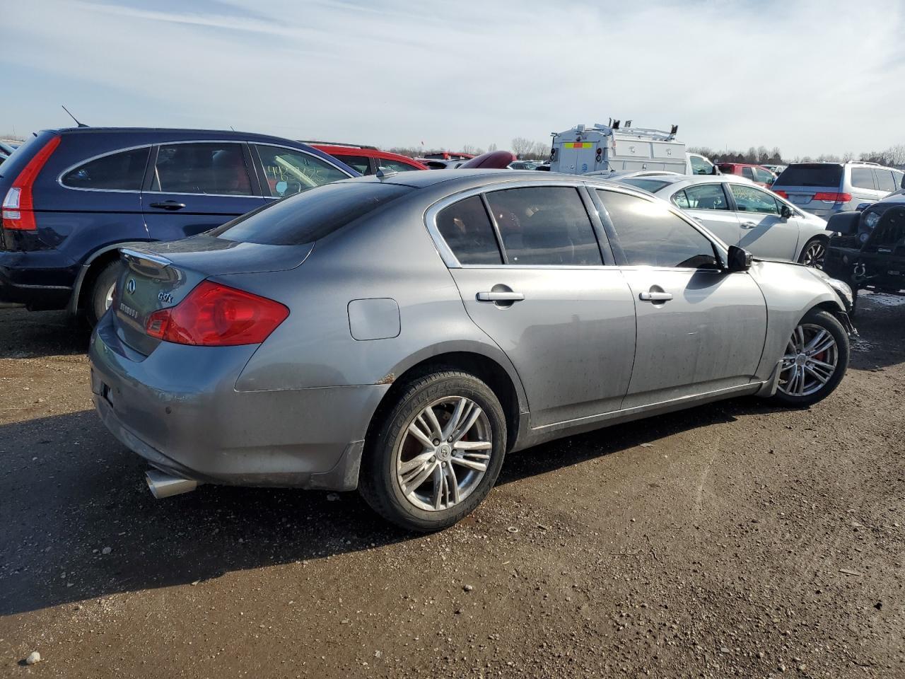 2011 INFINITI G37 - Image 3