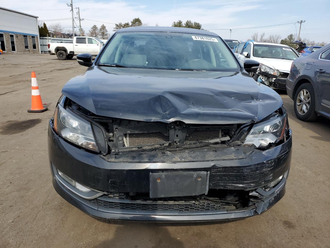 2015 VOLKSWAGEN PASSAT SE - Фото 5