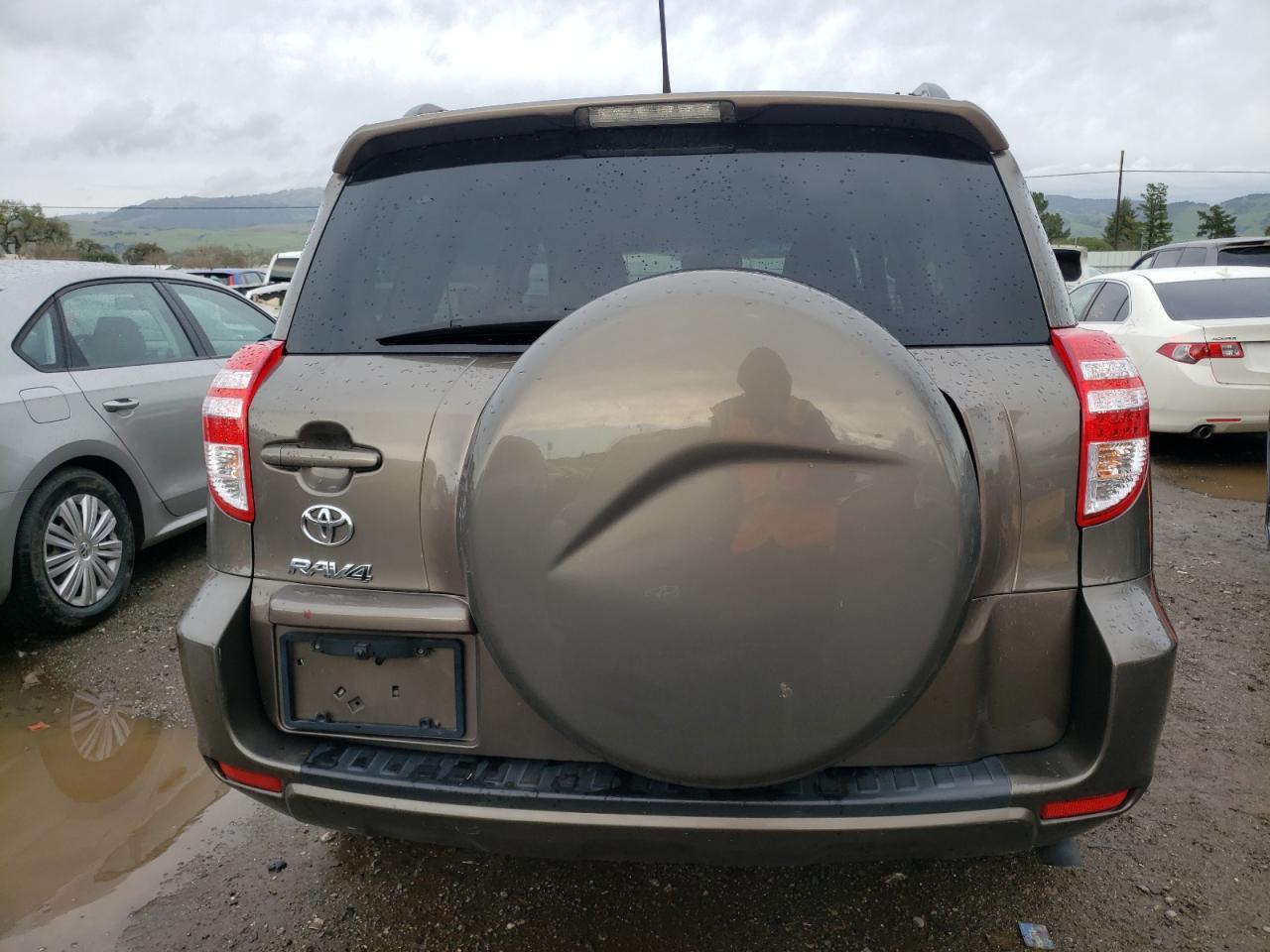 2011 TOYOTA RAV4 - Фото 6