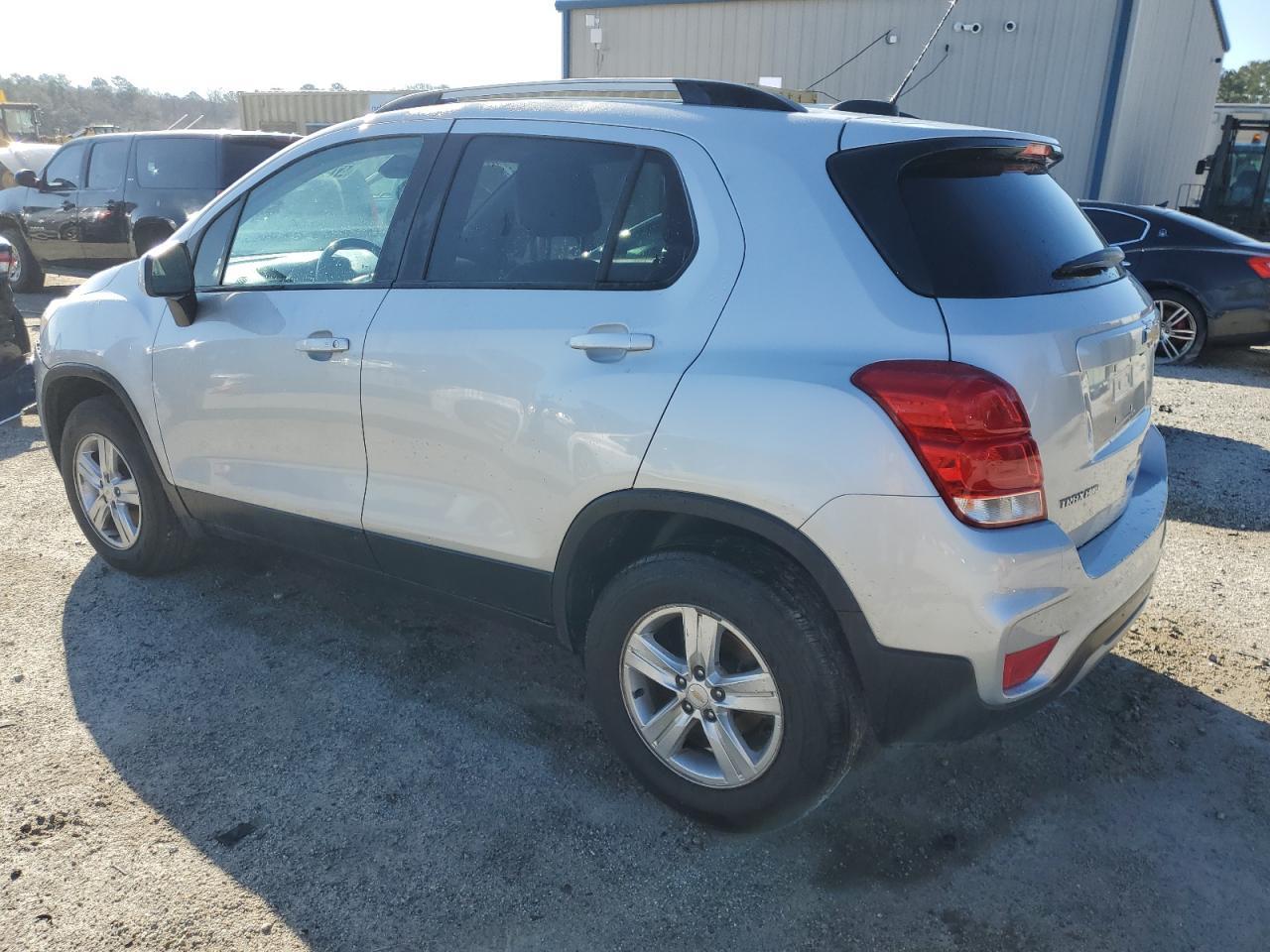 2021 CHEVROLET TRAX 1LT - Image 2