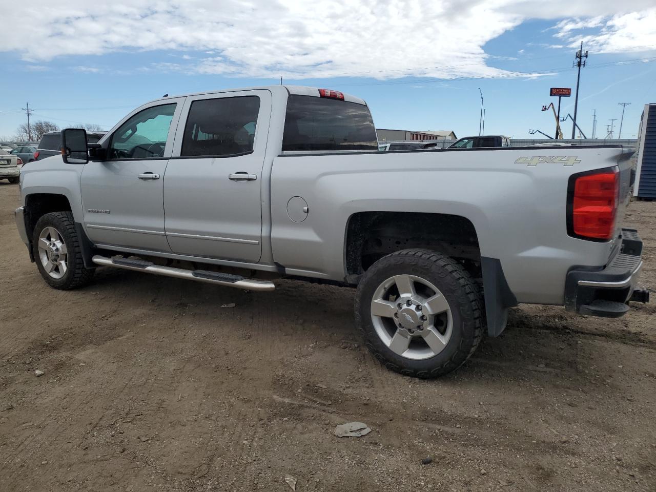 2019 CHEVROLET SILVERADO - Image 2