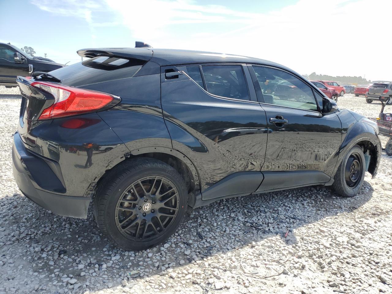 2022 TOYOTA C-HR XLE - Фото 3