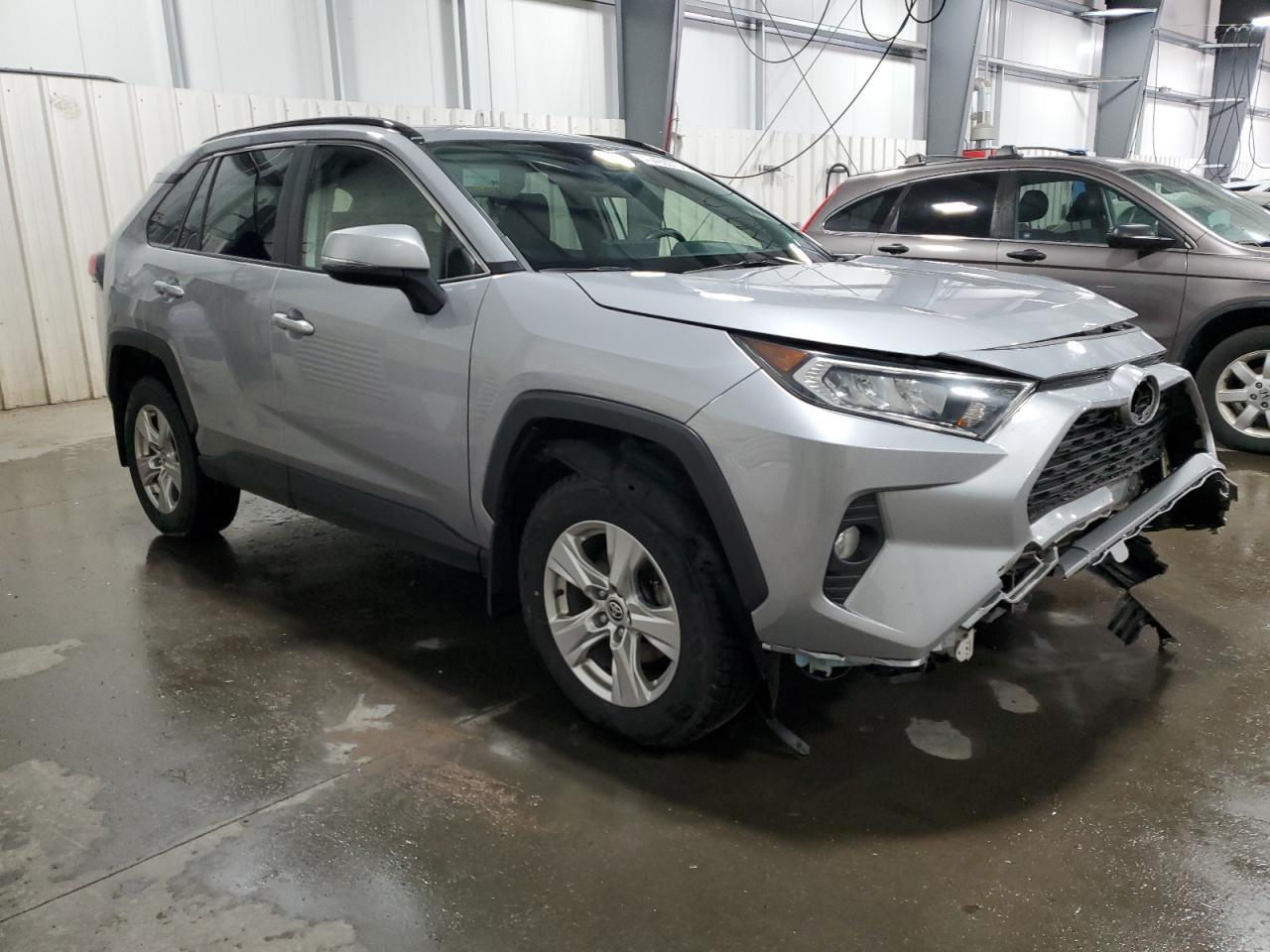 2020 TOYOTA RAV4 XLE - Image 4