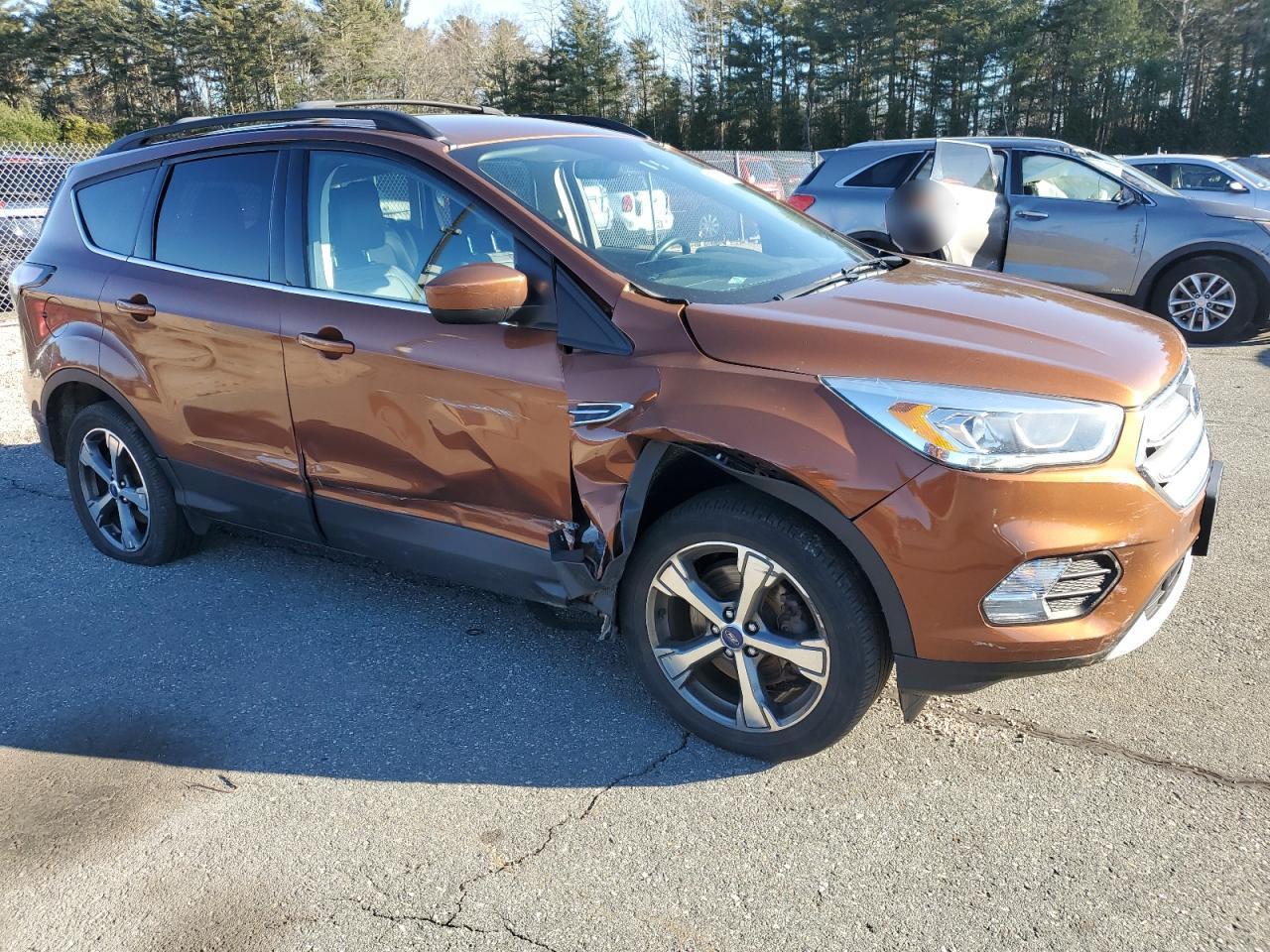 2017 FORD ESCAPE SE - Фото 4