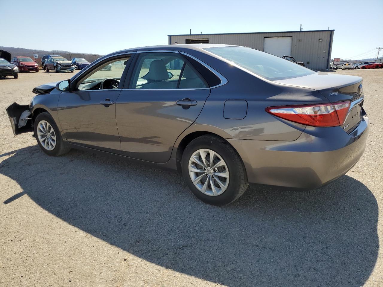 2016 TOYOTA CAMRY LE - Фото 2