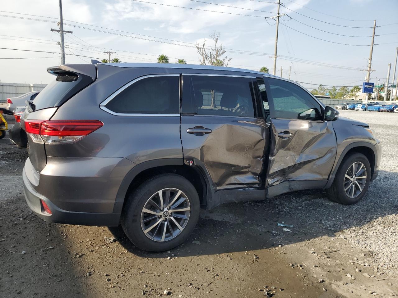 2019 TOYOTA HIGHLANDER - Image 3