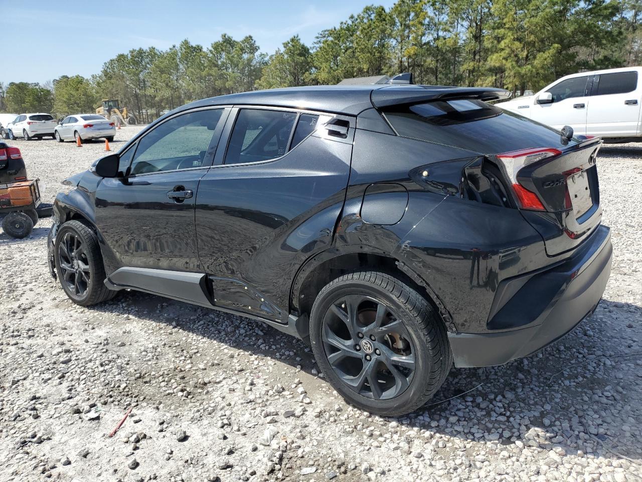 2022 TOYOTA C-HR XLE - Фото 2