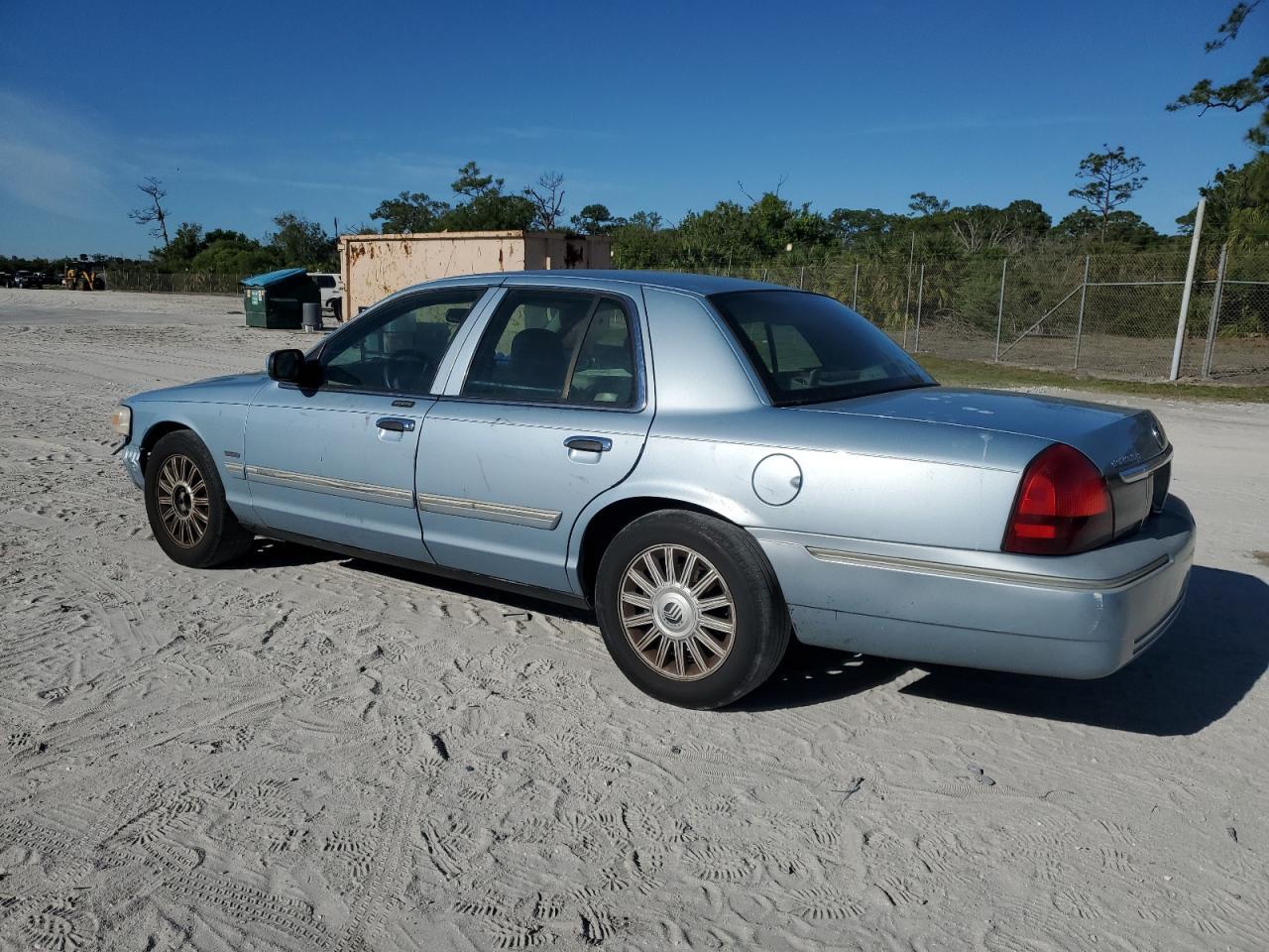 2010 MERCURY GRAND MARQ - Image 2
