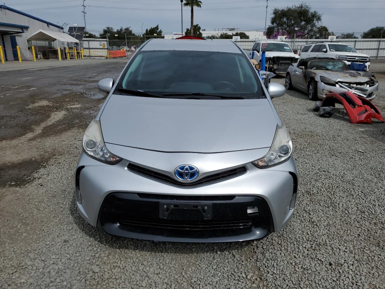 2015 TOYOTA PRIUS V - Image 5