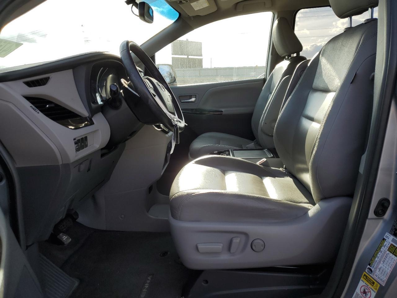 2015 TOYOTA SIENNA XLE - Фото 7