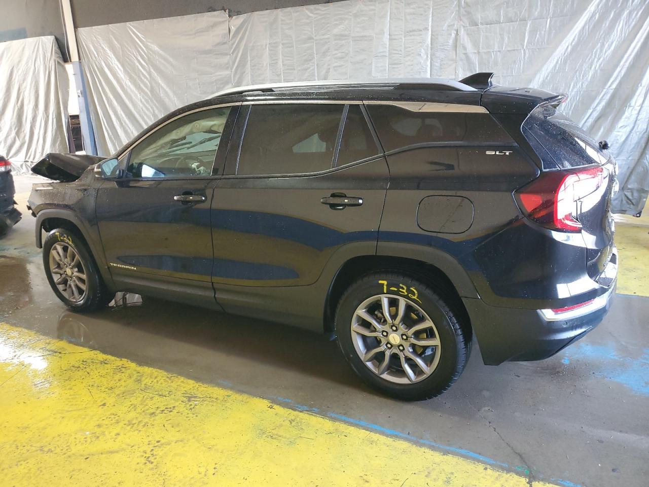 2023 GMC TERRAIN SL - Image 2