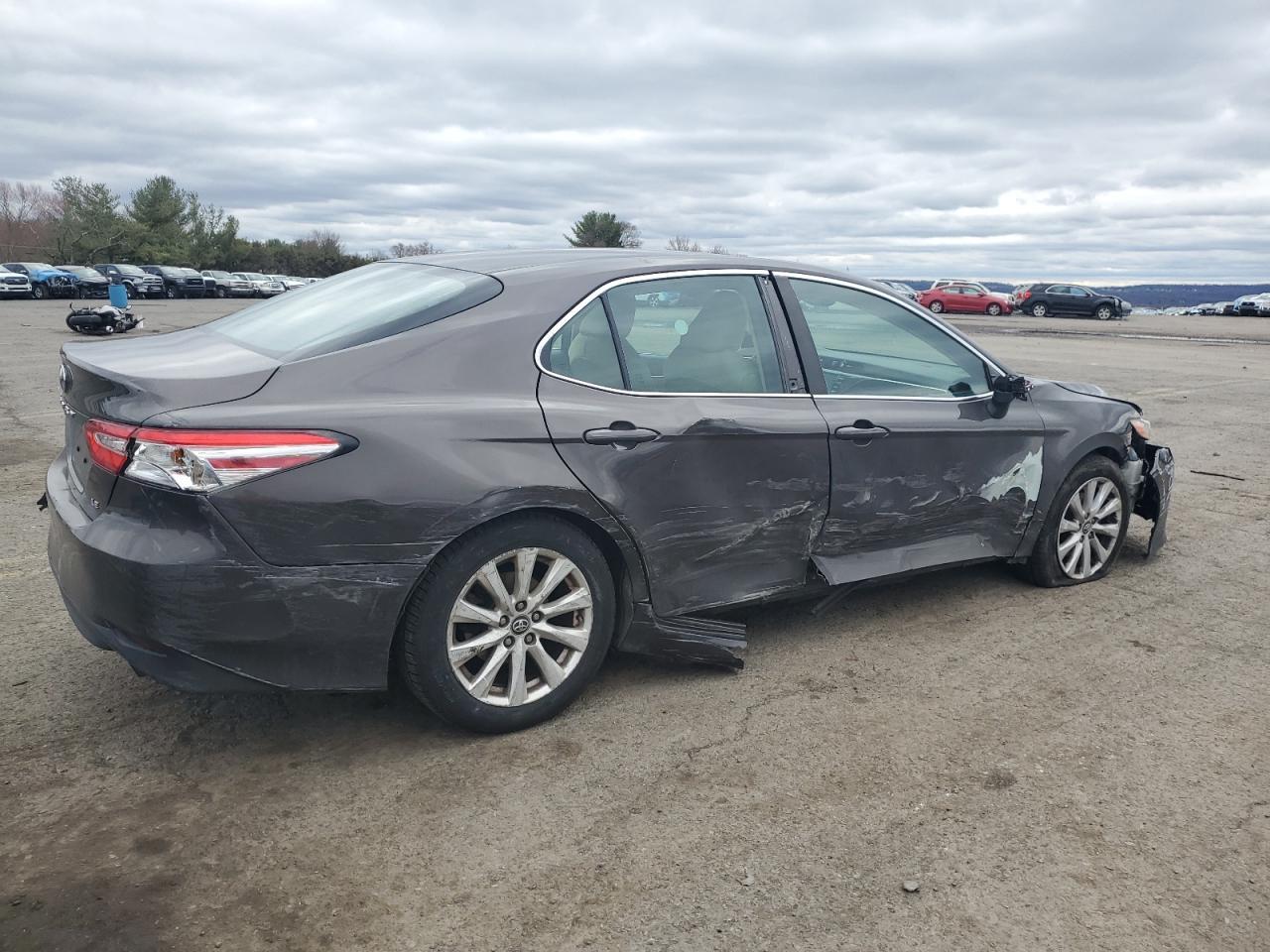 2018 TOYOTA CAMRY L - Фото 3