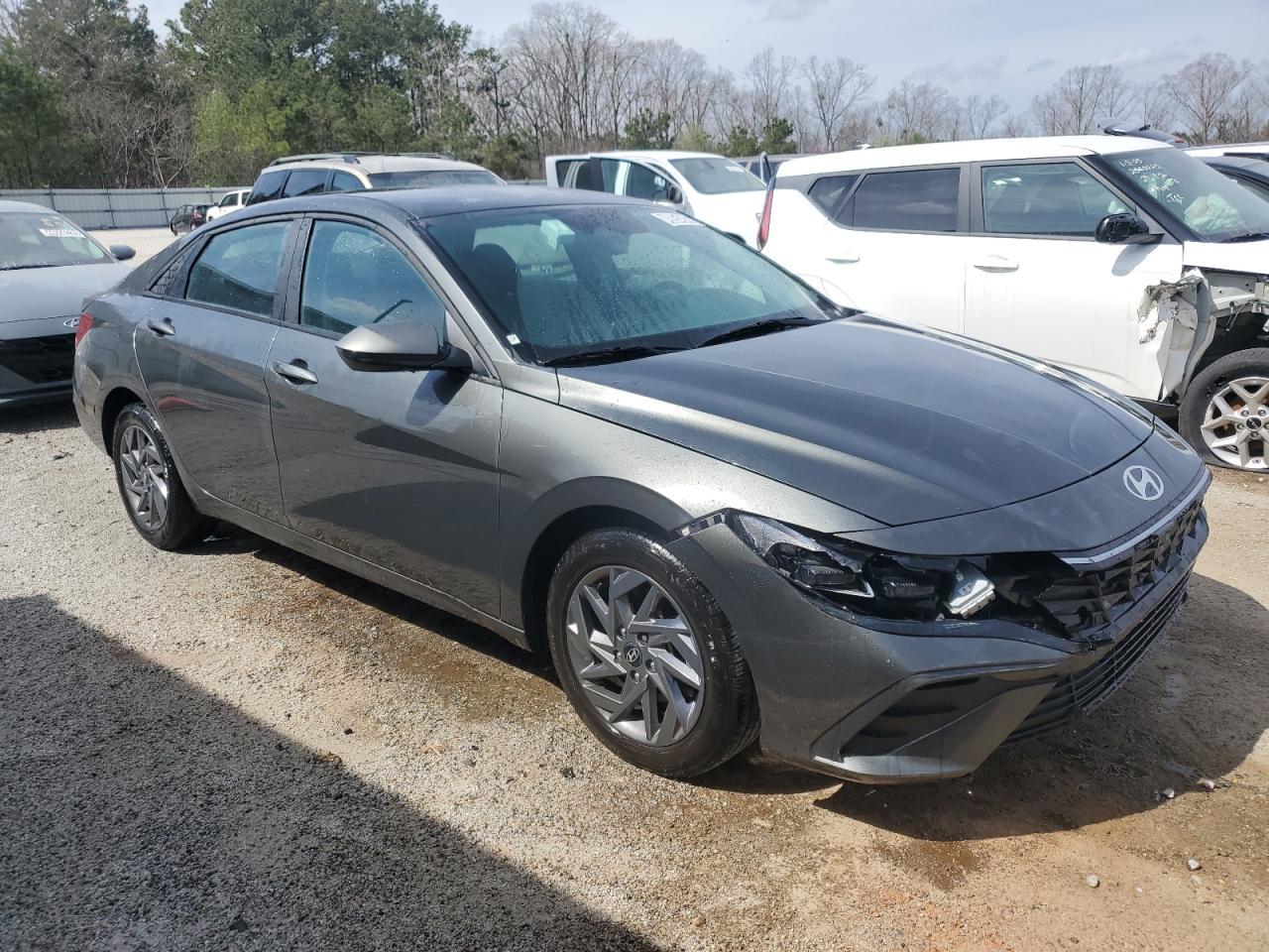 2024 HYUNDAI ELANTRA SE - Фото 4