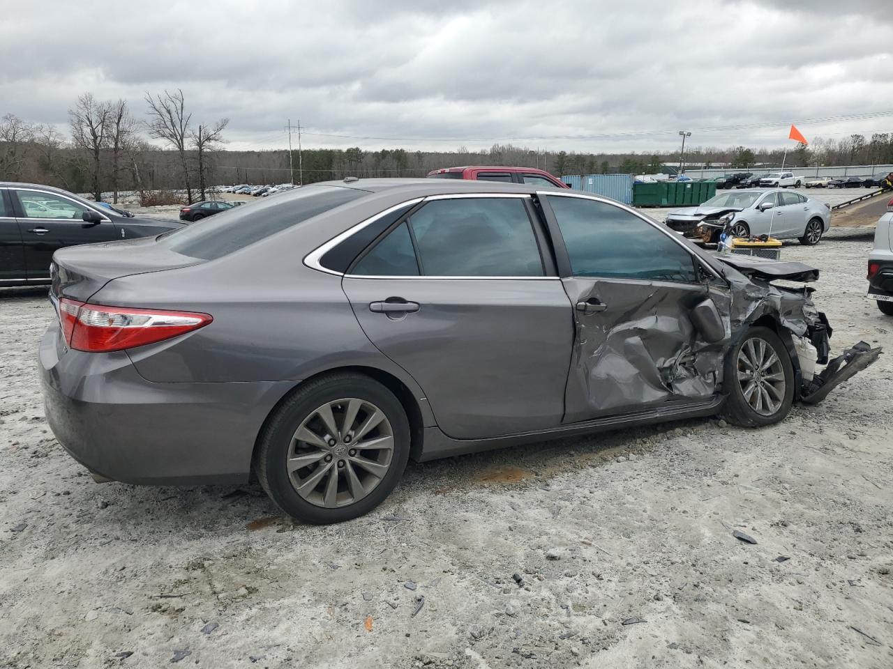 2015 TOYOTA CAMRY LE - Image 3