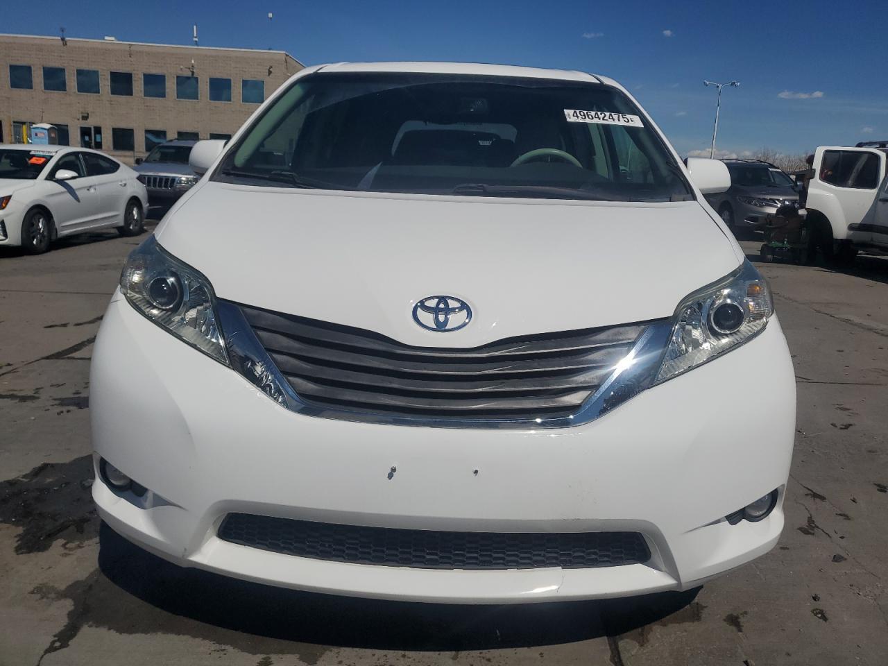 2011 TOYOTA SIENNA XLE - Фото 5