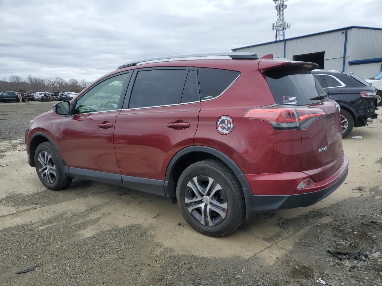 2018 TOYOTA RAV4 LE - Фото 2