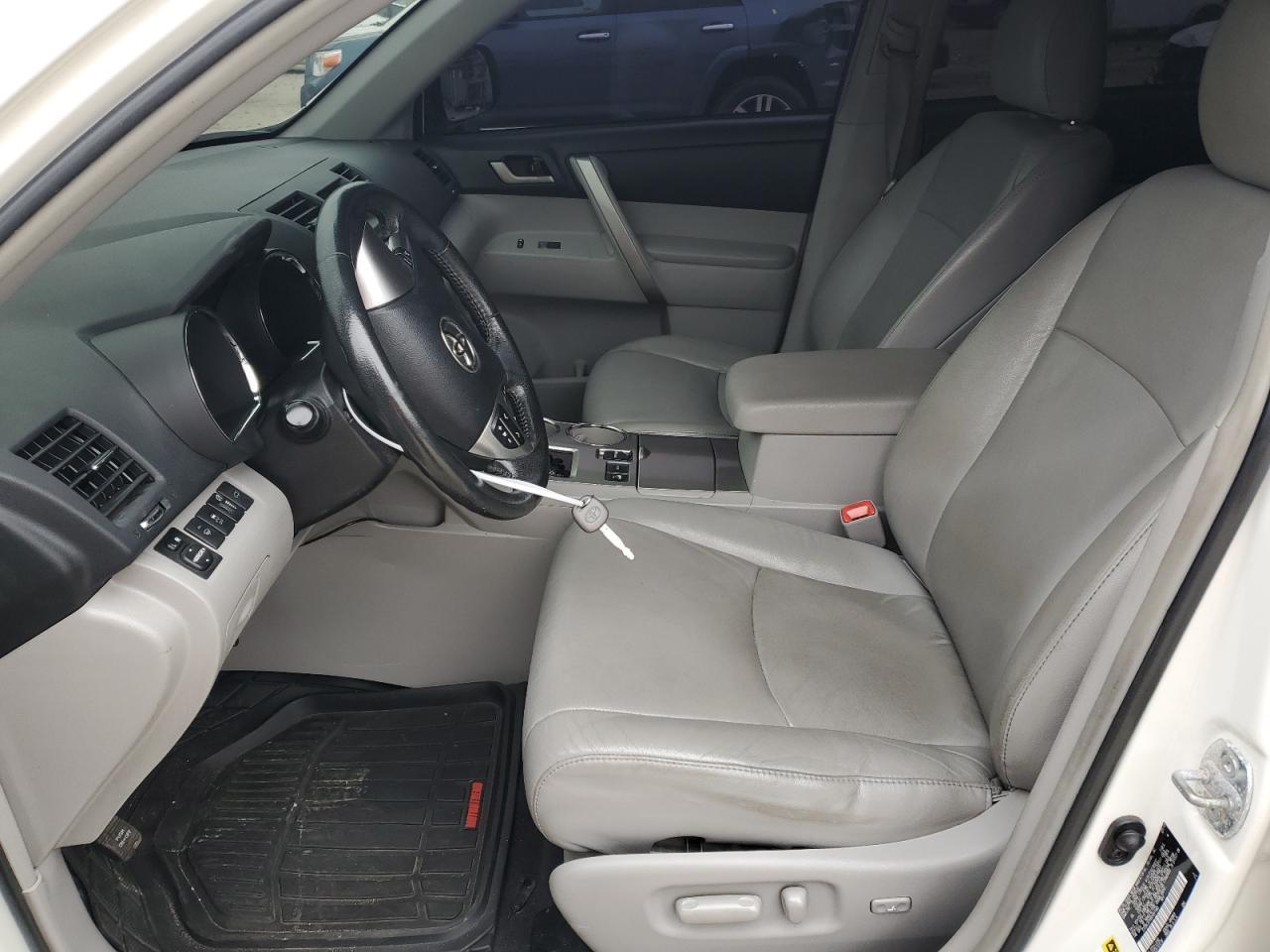 2011 TOYOTA HIGHLANDER - Фото 7