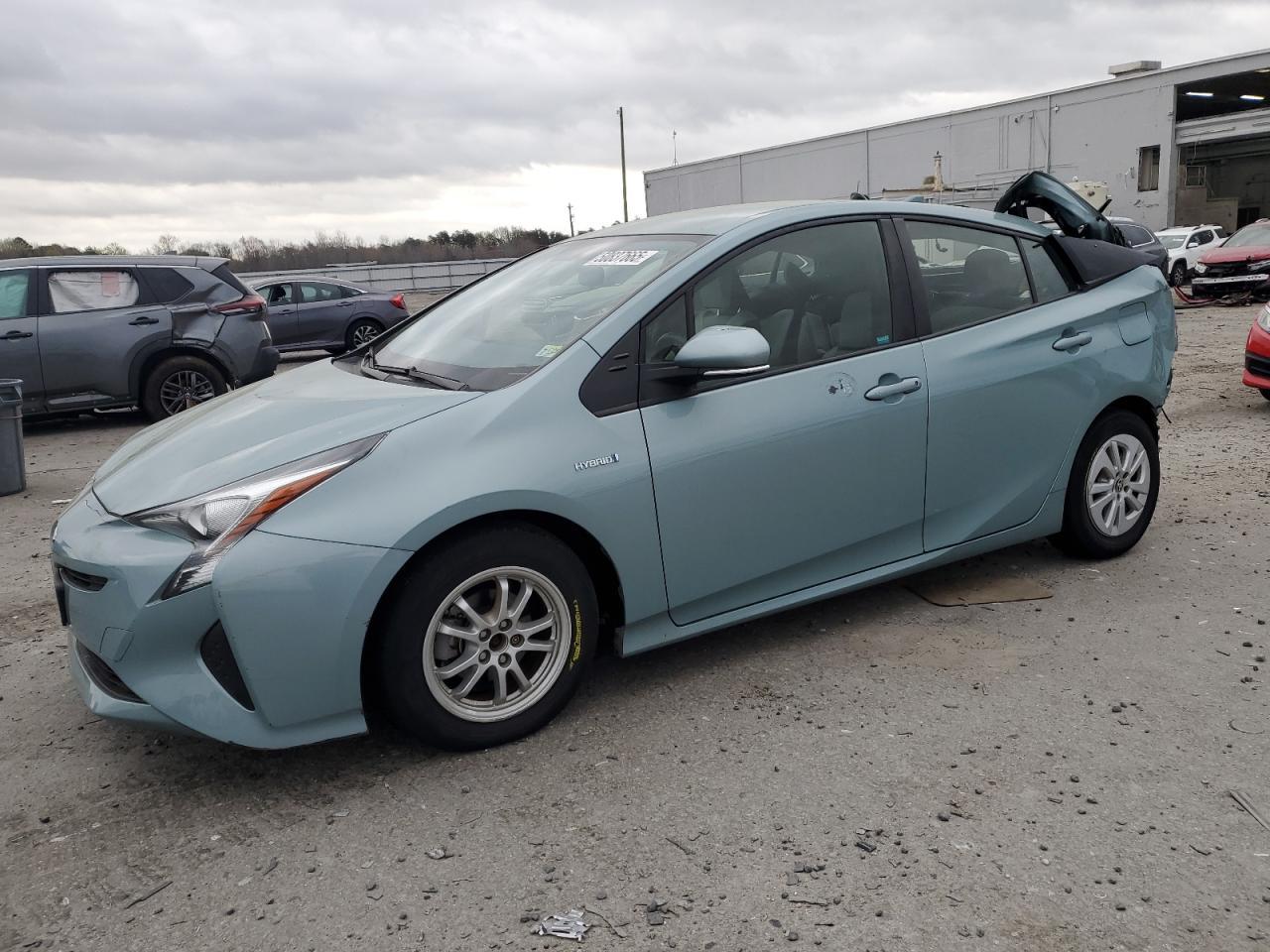 2016 TOYOTA PRIUS