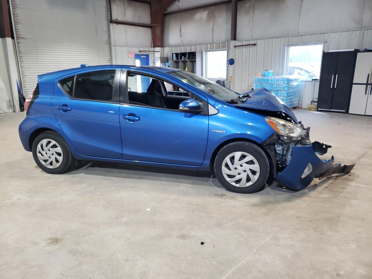 2015 TOYOTA PRIUS C - Фото 4