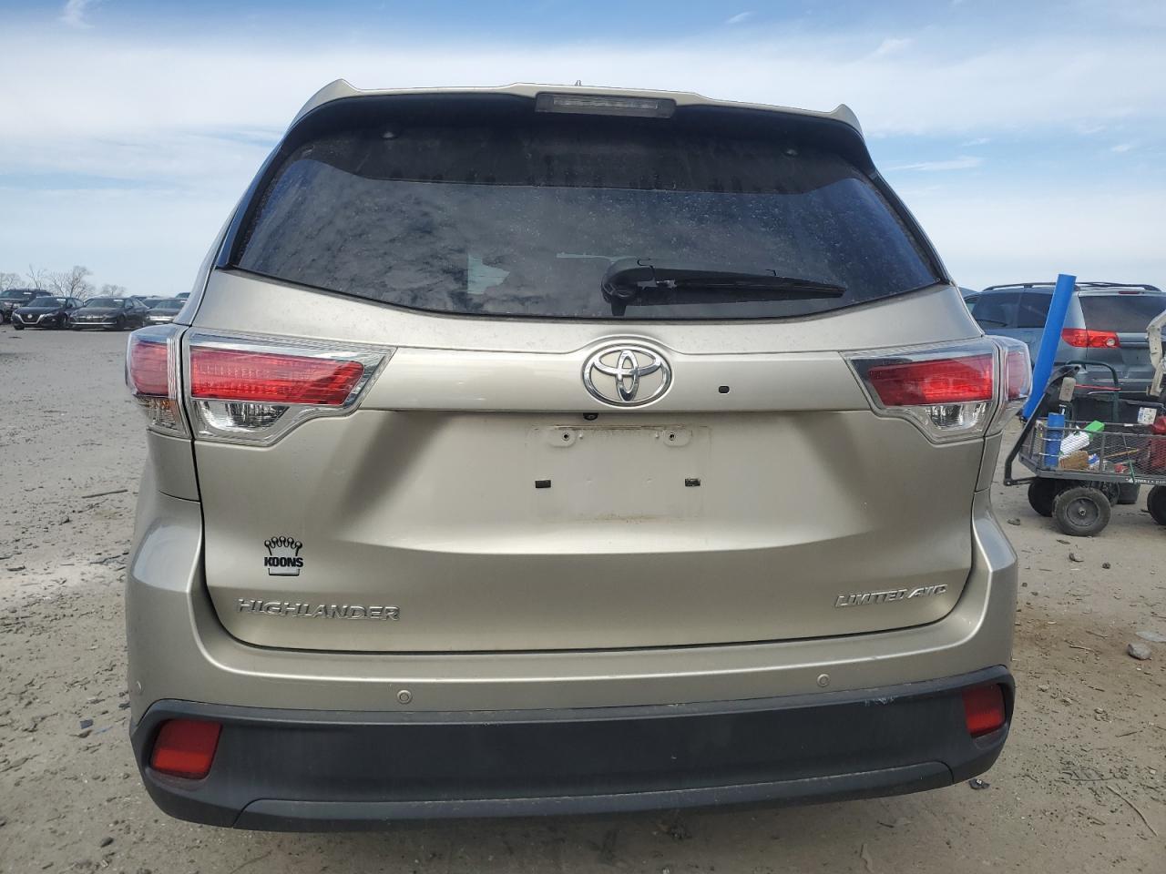 2015 TOYOTA HIGHLANDER - Image 6