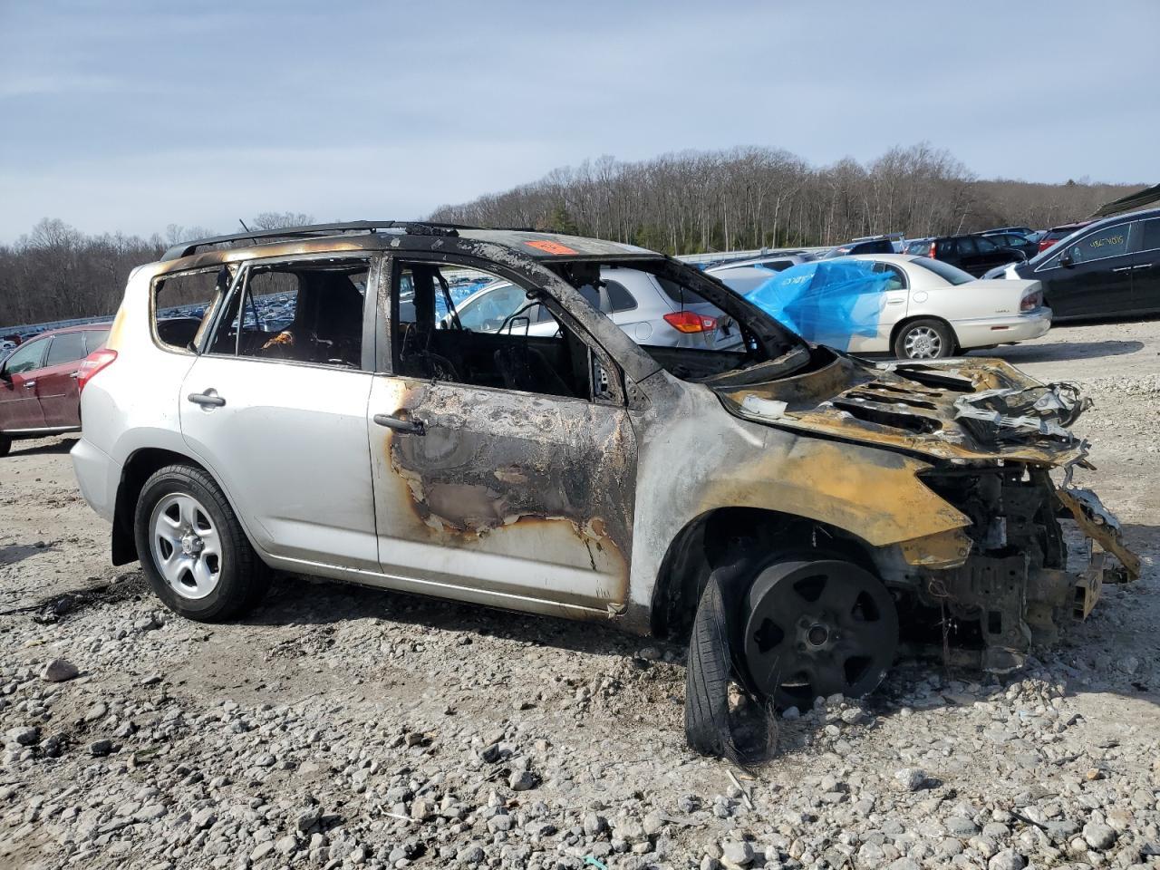 2011 TOYOTA RAV4 - Image 4