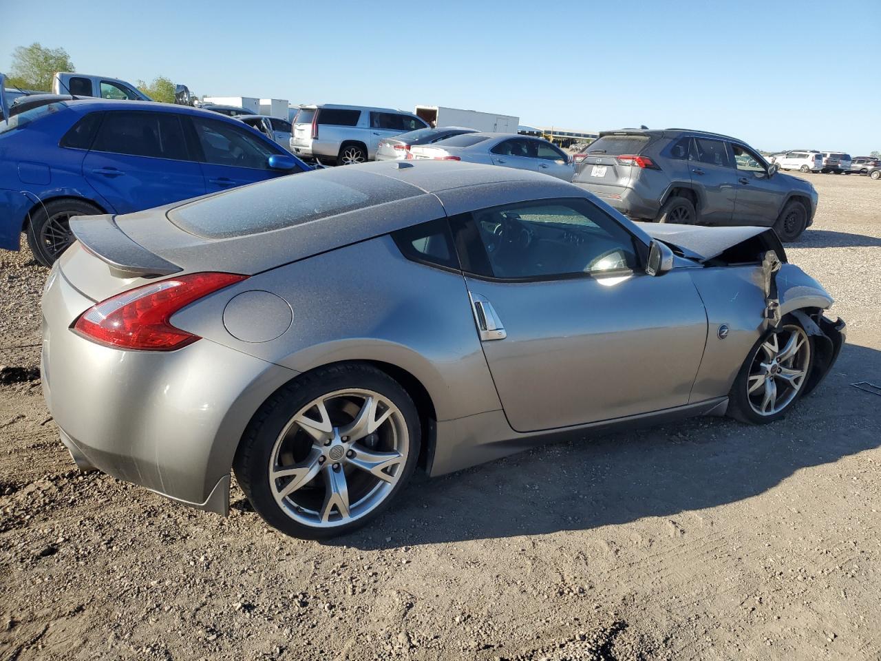 2010 NISSAN 370Z - Фото 3
