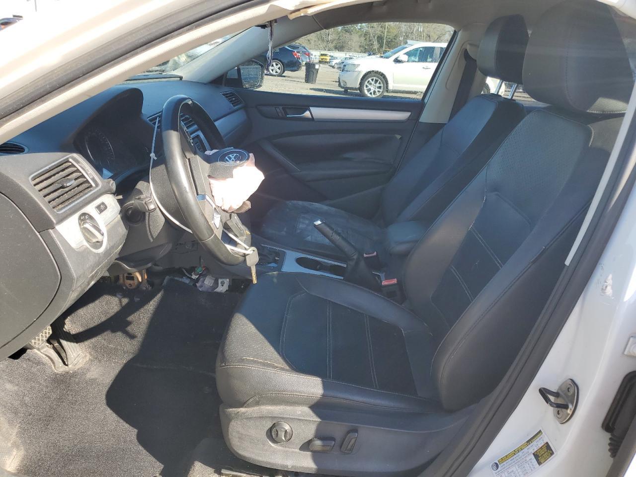 2013 VOLKSWAGEN PASSAT SE - Image 7