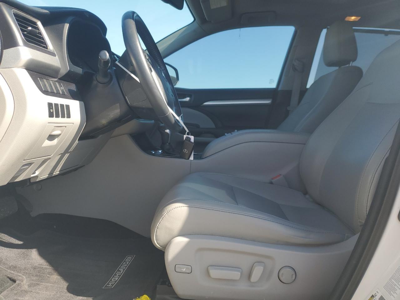 2015 TOYOTA HIGHLANDER - Фото 7