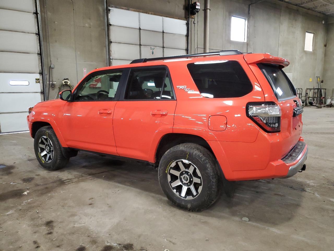 2024 TOYOTA 4RUNNER SR - Фото 2