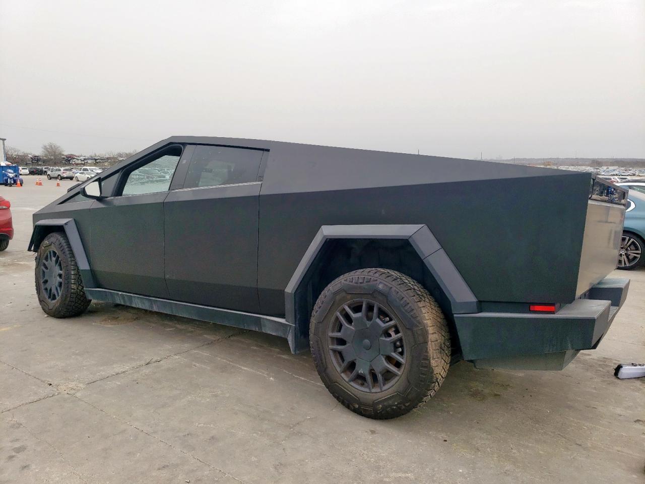 2024 TESLA CYBERTRUCK - Image 2