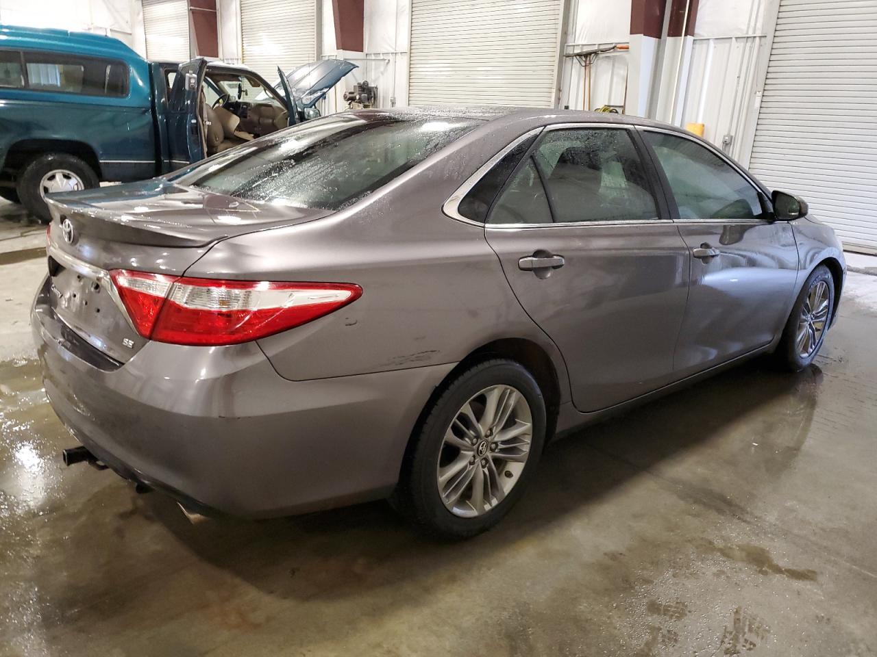 2017 TOYOTA CAMRY LE - Фото 3